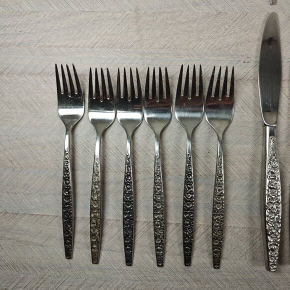 Vintage Rogers Dubonnet Flatware Lot of 31 pcs Floral Design Forks Knives Spoons - Picture 7 of 9